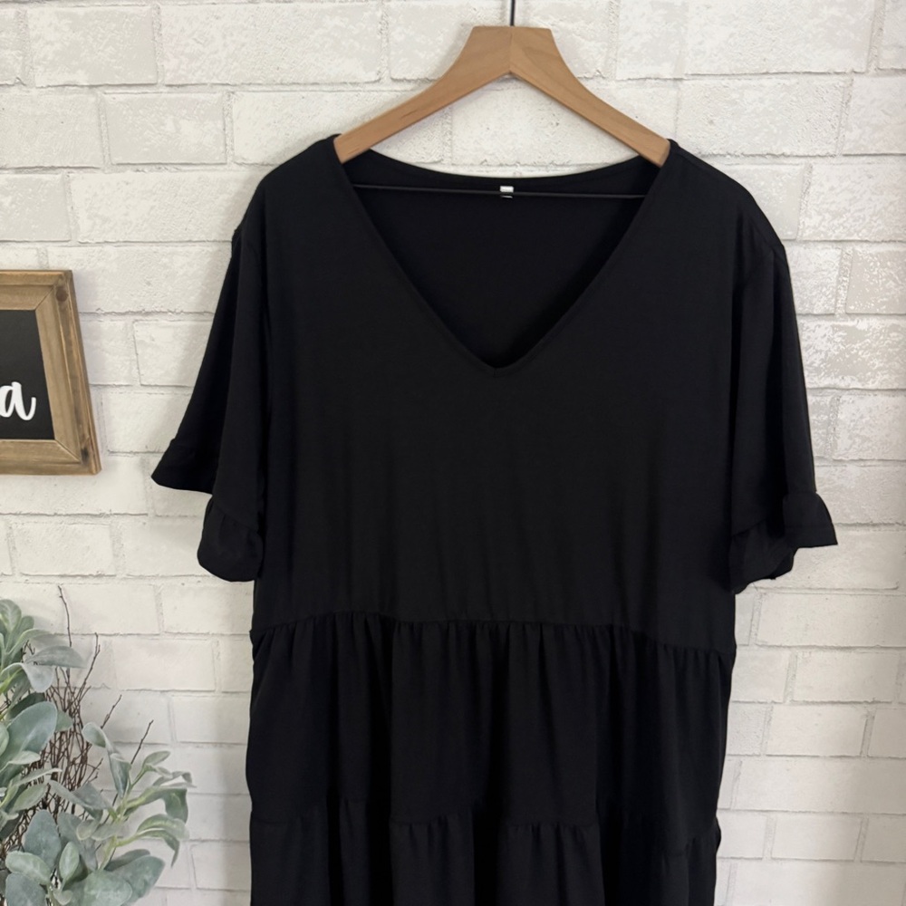 IN’VOLAND Women’s Plus Black Tiered Midi V-Neck Dress with Pockets - Picture 2 of 8